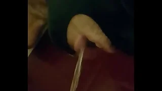 Mascarado bebendo mijo (piss)